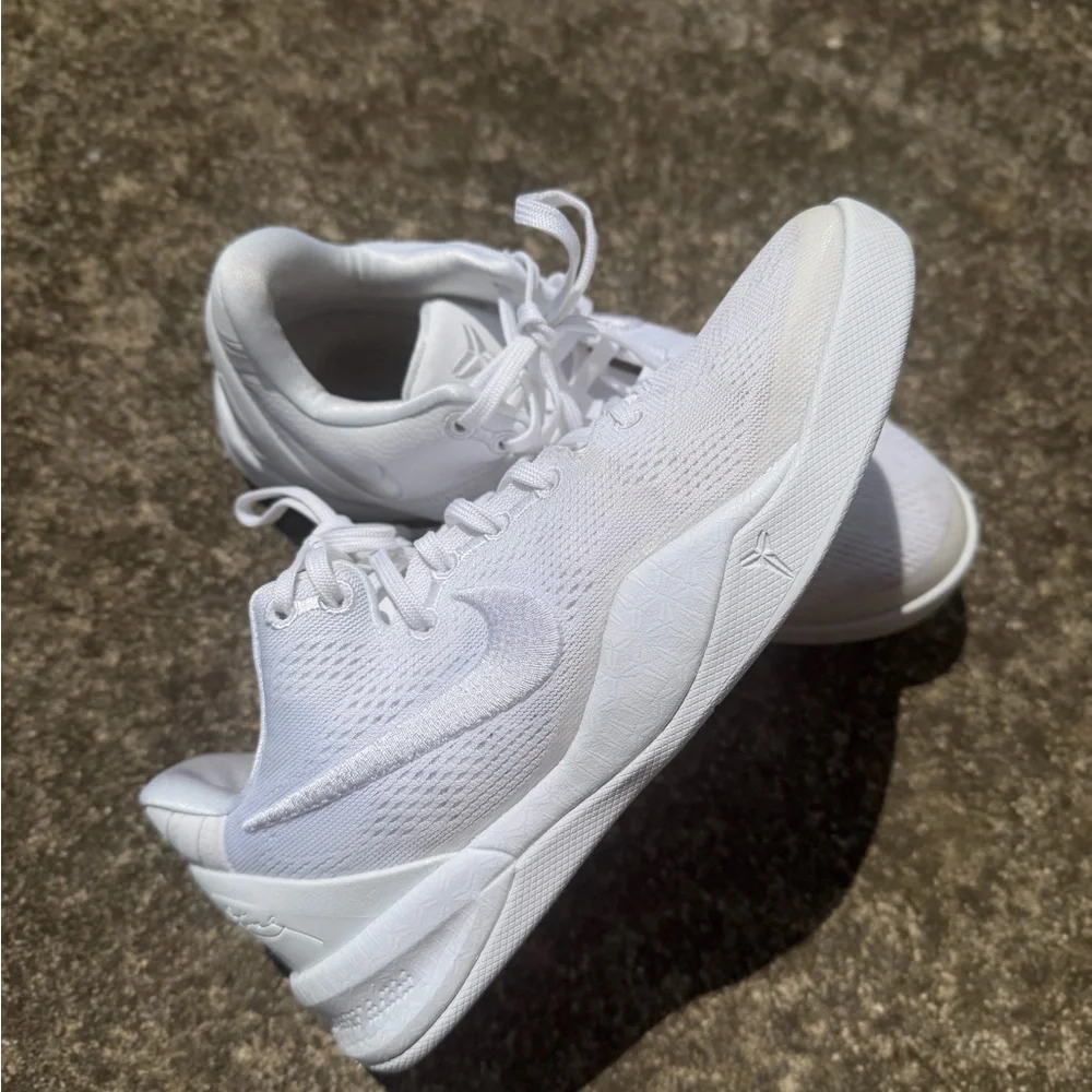 Nike White Low-Top Mesh Basketball Shoes